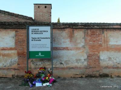 20121008212319-placa-cementerio-granada-oct2012.jpg